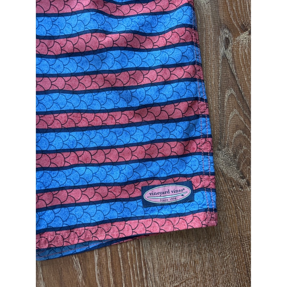 Vineyard Vines Men's 9" Swim Trunks Shorts Scale Stripe Blue Red 32 - Picture 2 of 5